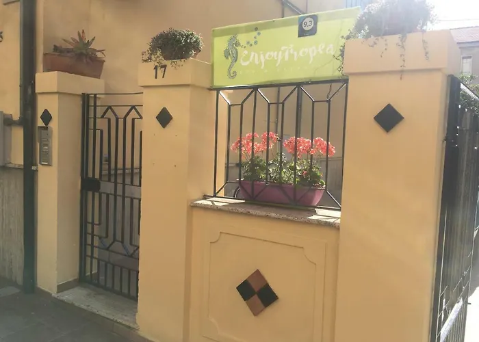 Enjoy בית הארחה 4*